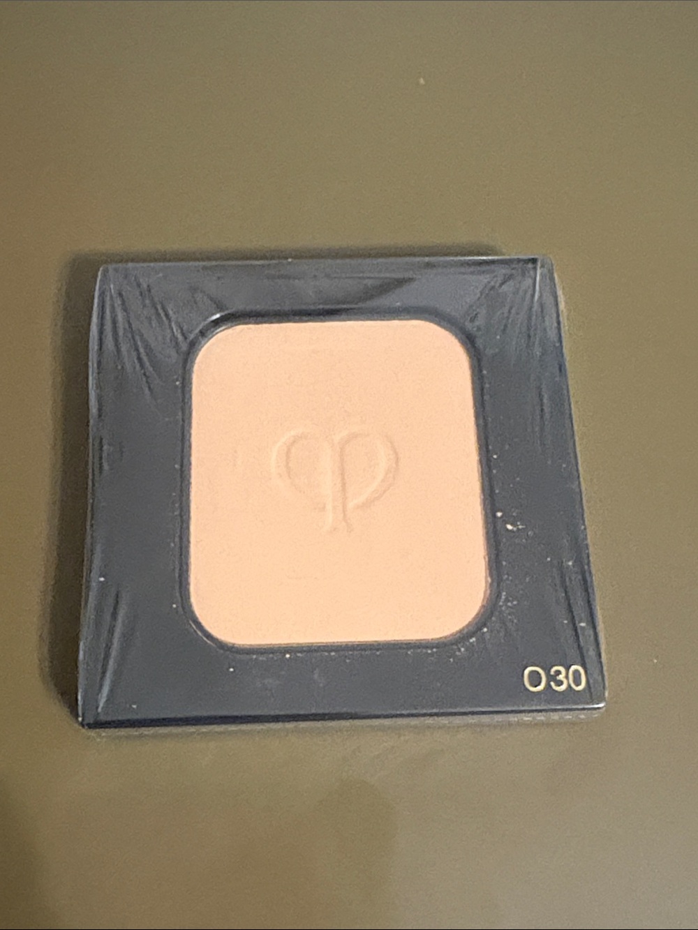 Cle de peau radiant powder foundation refill 🌵O30